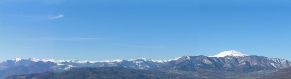 Vista dal quarto piano. Monte Cimone, Libro Aperto e Corno alle scale